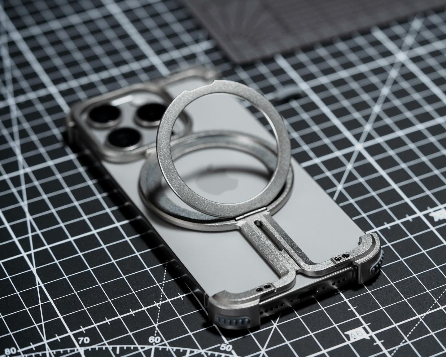 ZEERA アルミニウム合金 MagSafe対応 スタンド付き放熱ケース｜iPhone・Samsung対応
