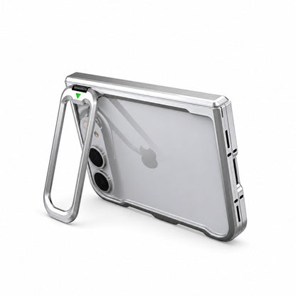ZEERA FoldFrame Pro iPhone Duo ケース｜アルミ合金バンパー・カメラスタンド・マグネット式ヒンジ保護